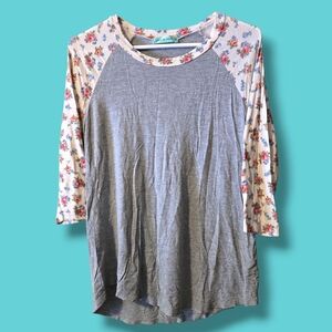 Chris & Carol Floral Sleeve Raglan Top